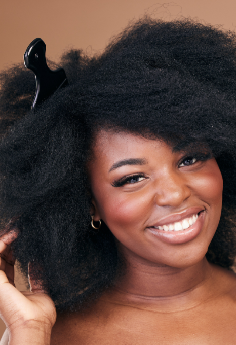 Comment hydrater ses cheveux crépus entre deux lavages